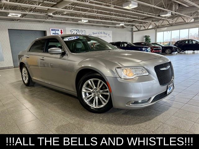 Used 2017 Chrysler 300 Touring w/ Value Package image 2