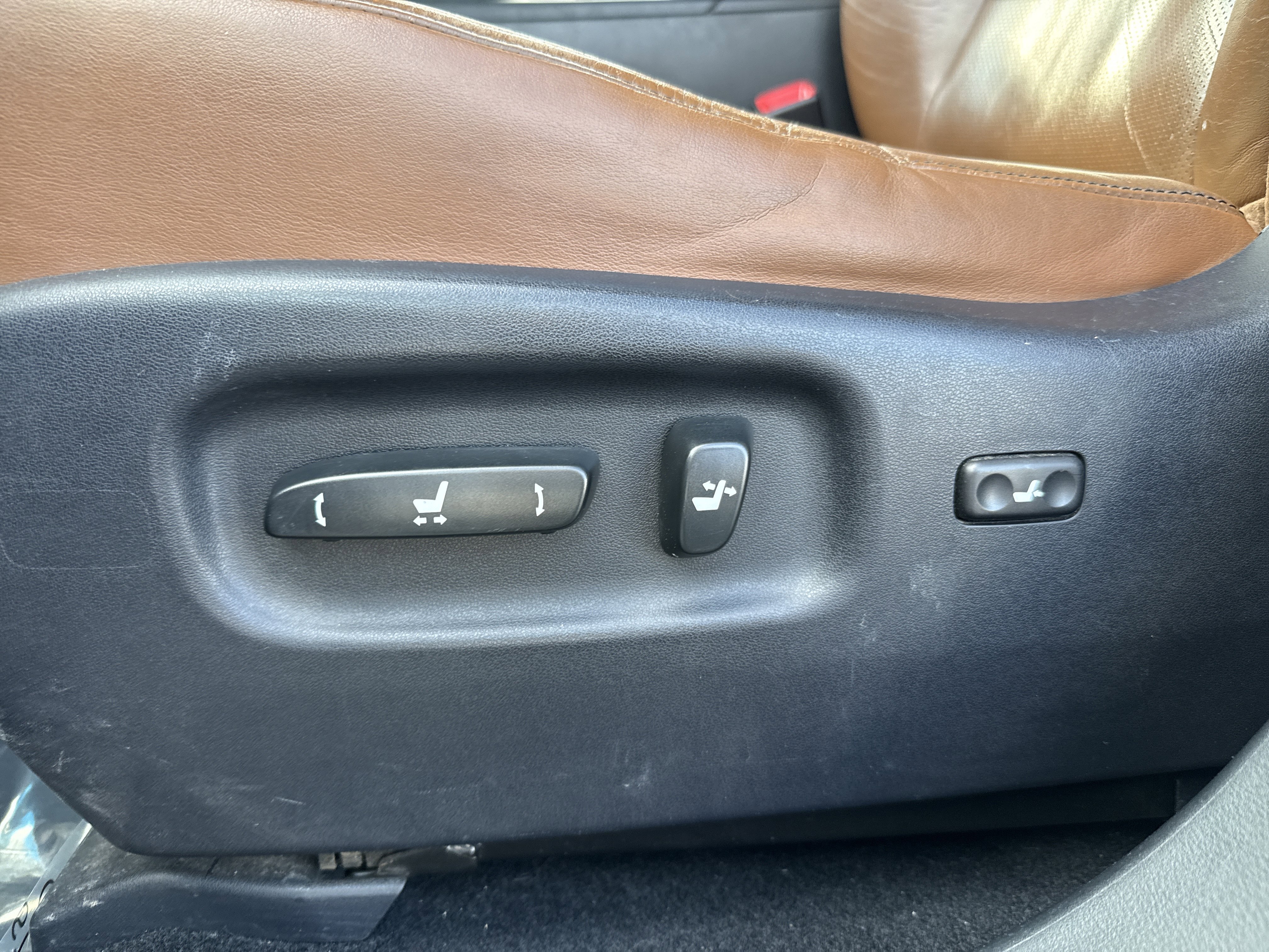 Used 2013 Lexus RX 450h AWD w/ Navigation Pkg image 13