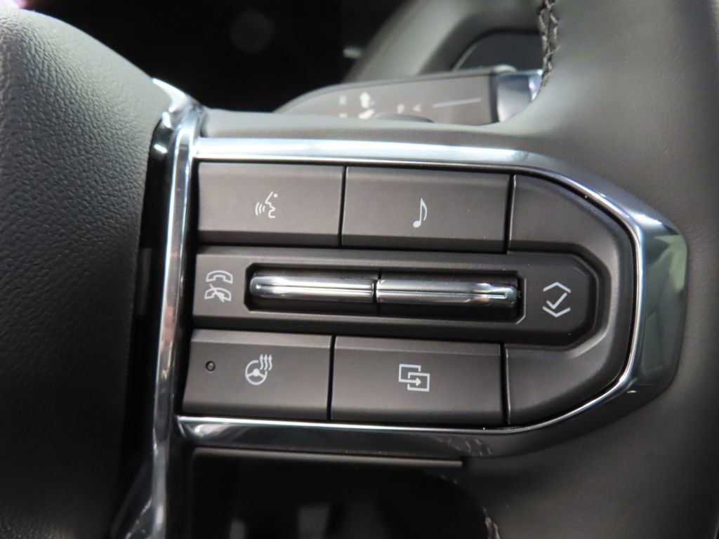 Used 2025 GMC Yukon Denali w/ Sun & Power Step Package image 50