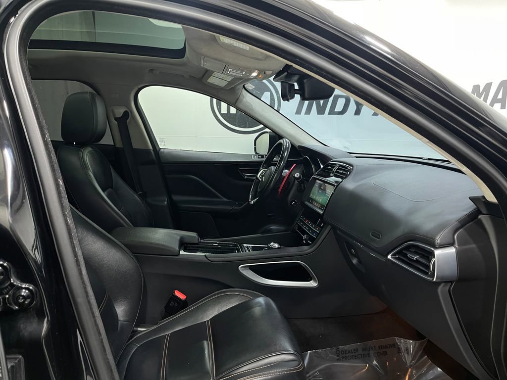 Used 2020 Jaguar F-PACE Prestige image 33