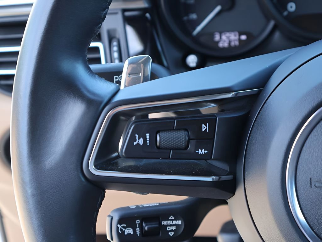 Certified 2023 Porsche Macan image 28