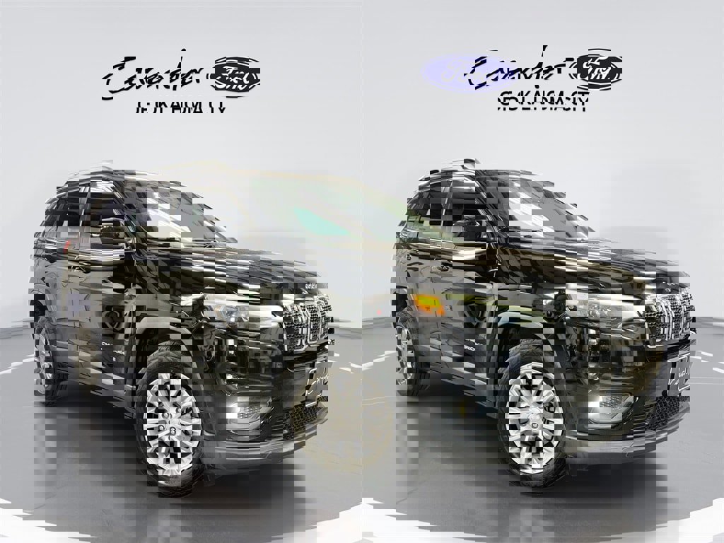 Used 2019 Jeep Cherokee Latitude w/ Popular Appearance Group video 1