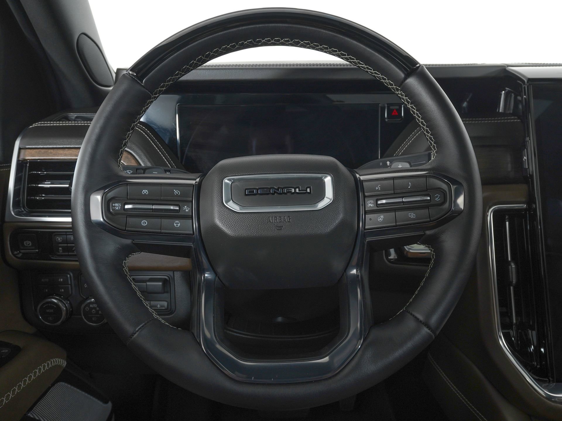 Used 2026 GMC Yukon XL Denali Ultimate AWD/4WD image 17