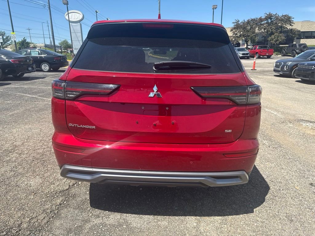 Used 2025 Mitsubishi Outlander SE FWD image 4