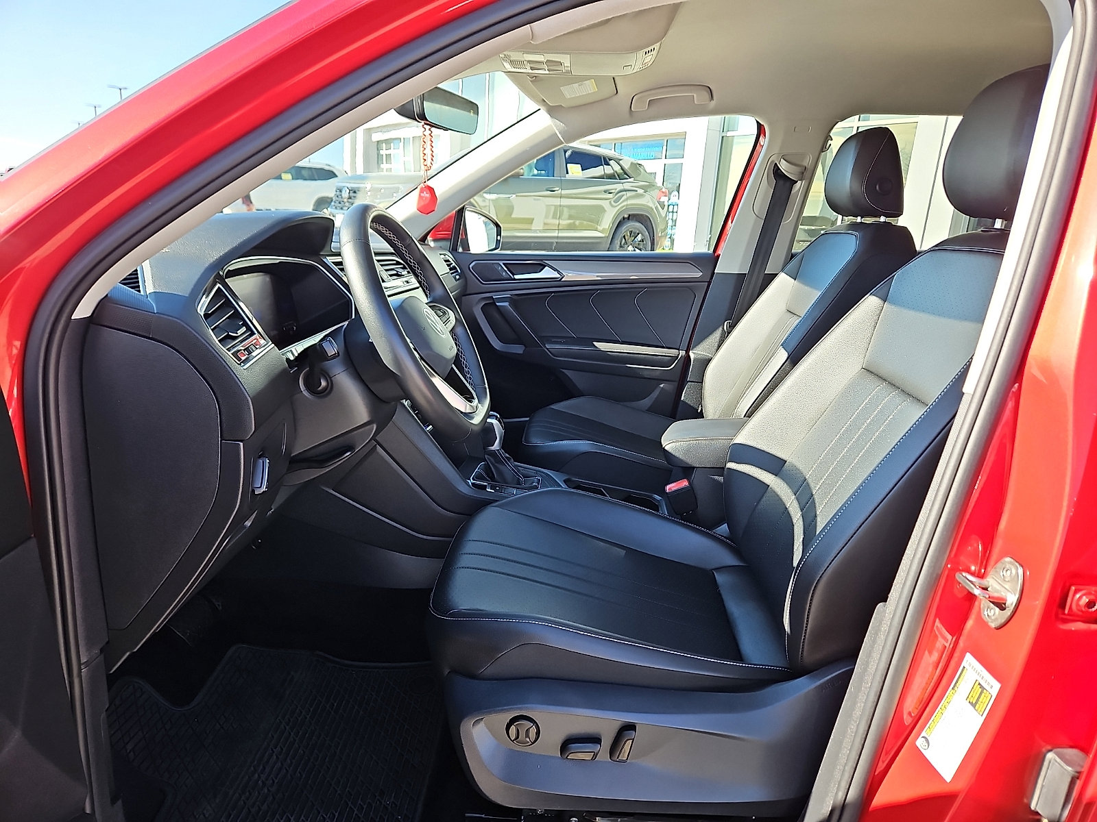 Certified 2022 Volkswagen Tiguan SE image 11