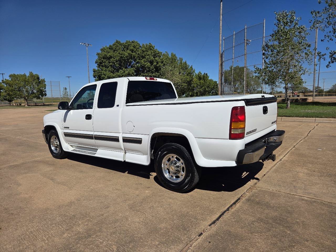 Used 1999 Chevrolet Silverado 2500 LS w/ Firm Ride Suspension Pkg RWD image 6