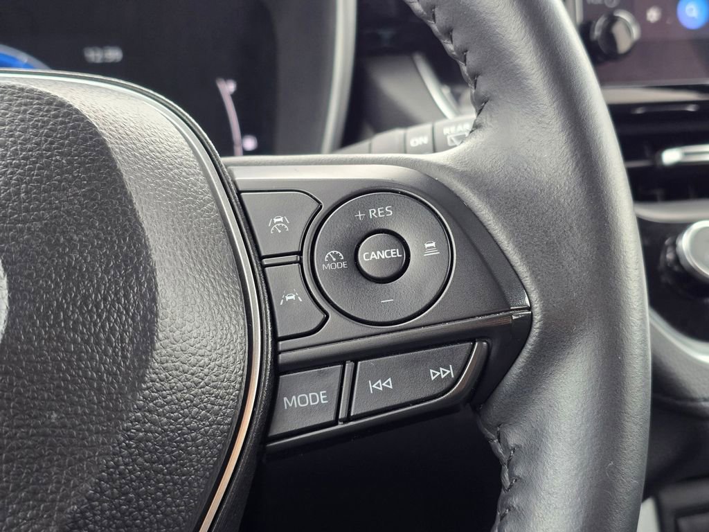 Used 2024 Toyota Corolla Cross XLE w/ Convenience Package image 34