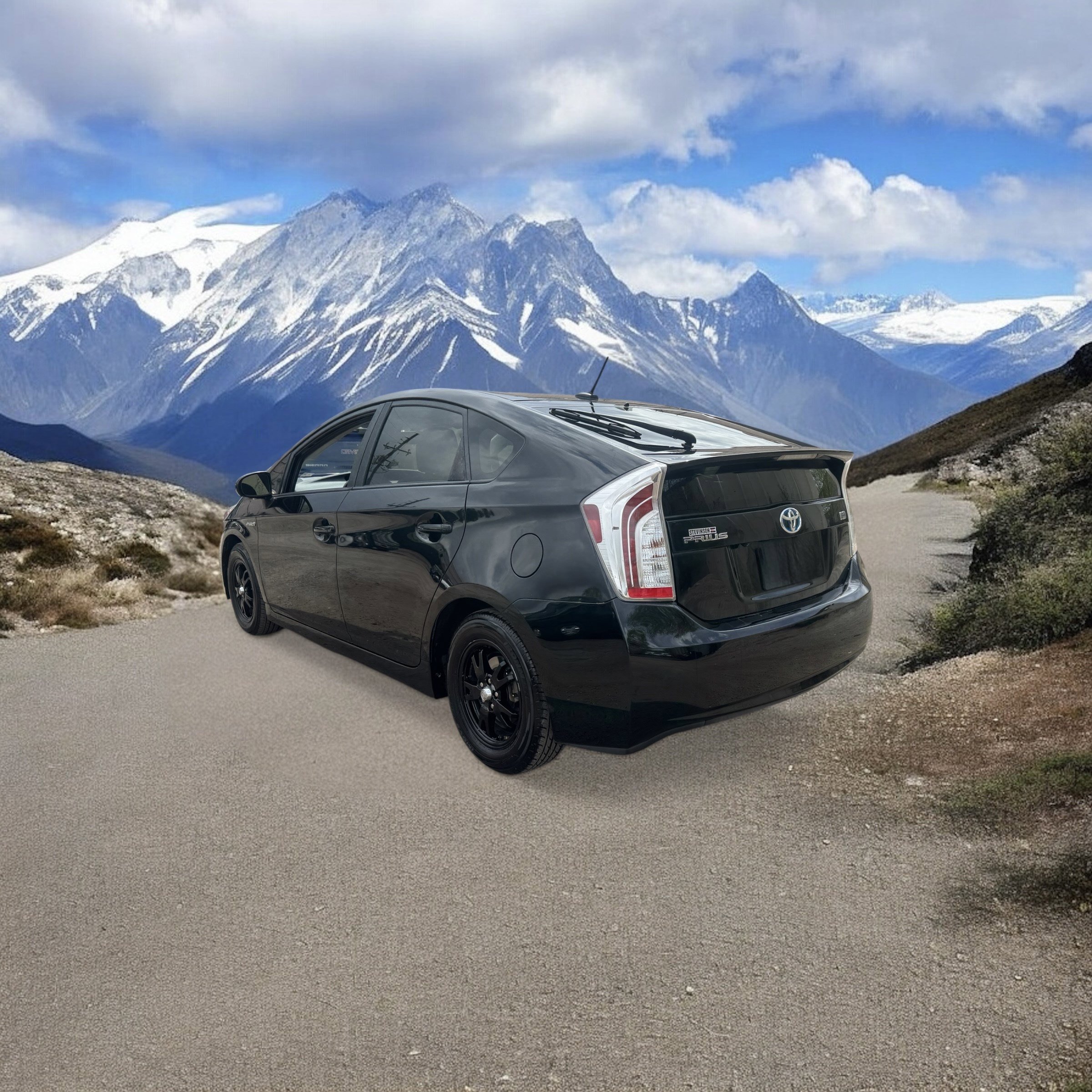 Used 2015 Toyota Prius Four image 3