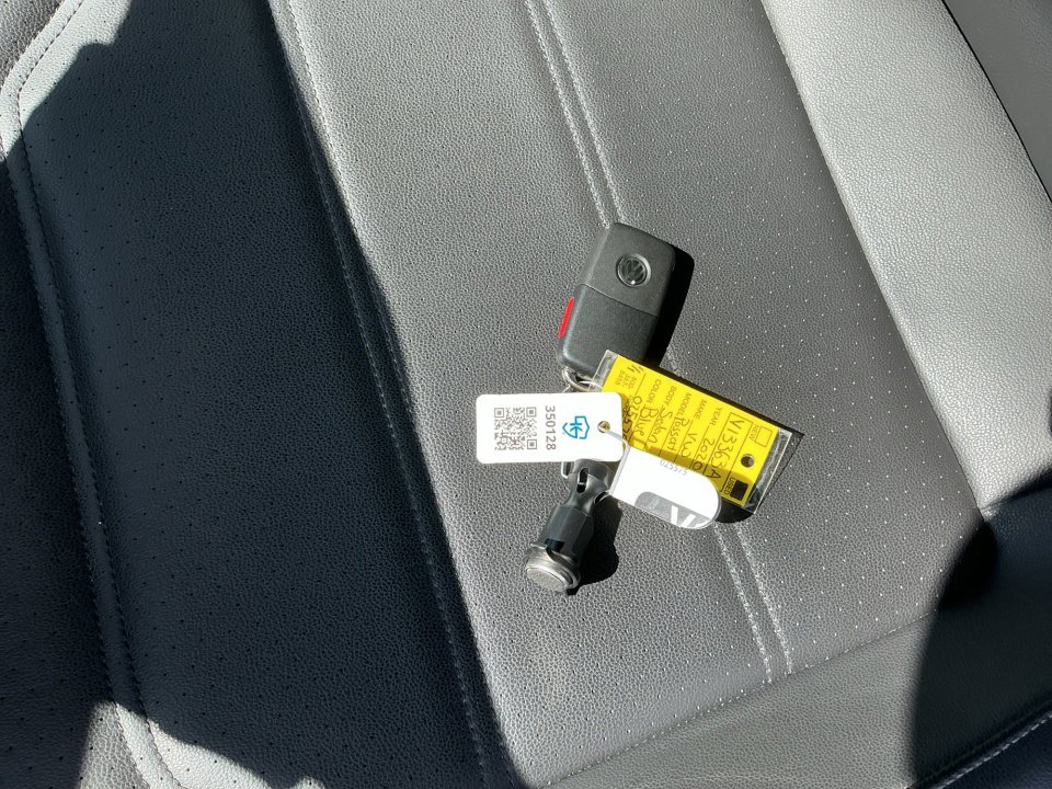 Certified 2020 Volkswagen Passat 2.0T R-Line image 38