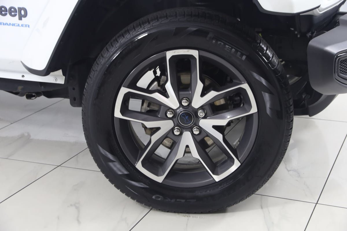 Used 2024 Jeep Wrangler Unlimited w/ Convenience Group AWD/4WD image 15