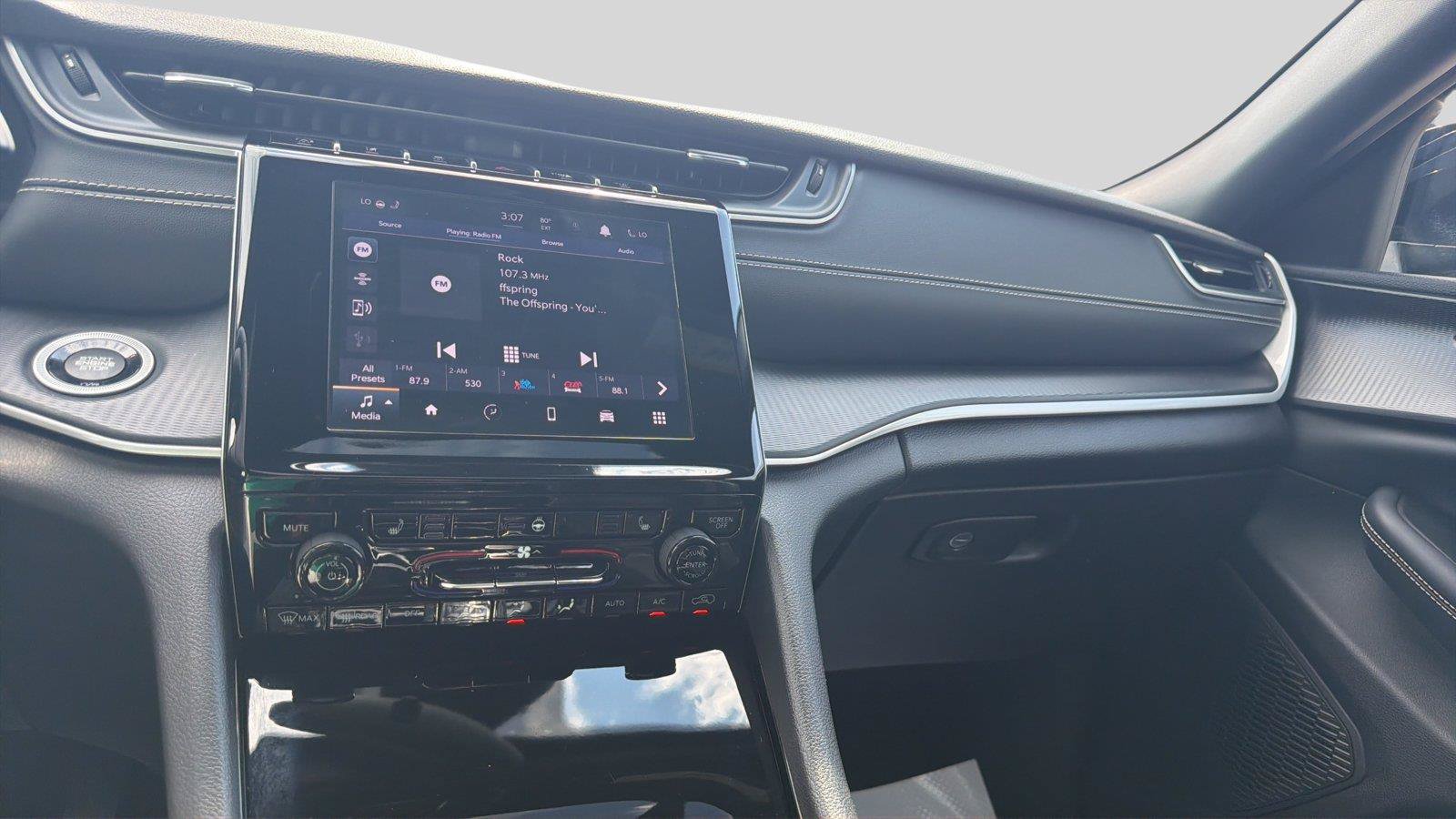 Used 2023 Jeep Grand Cherokee Altitude AWD/4WD image 12