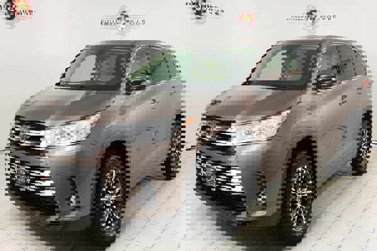 Used 2017 Toyota Highlander Plus image 5