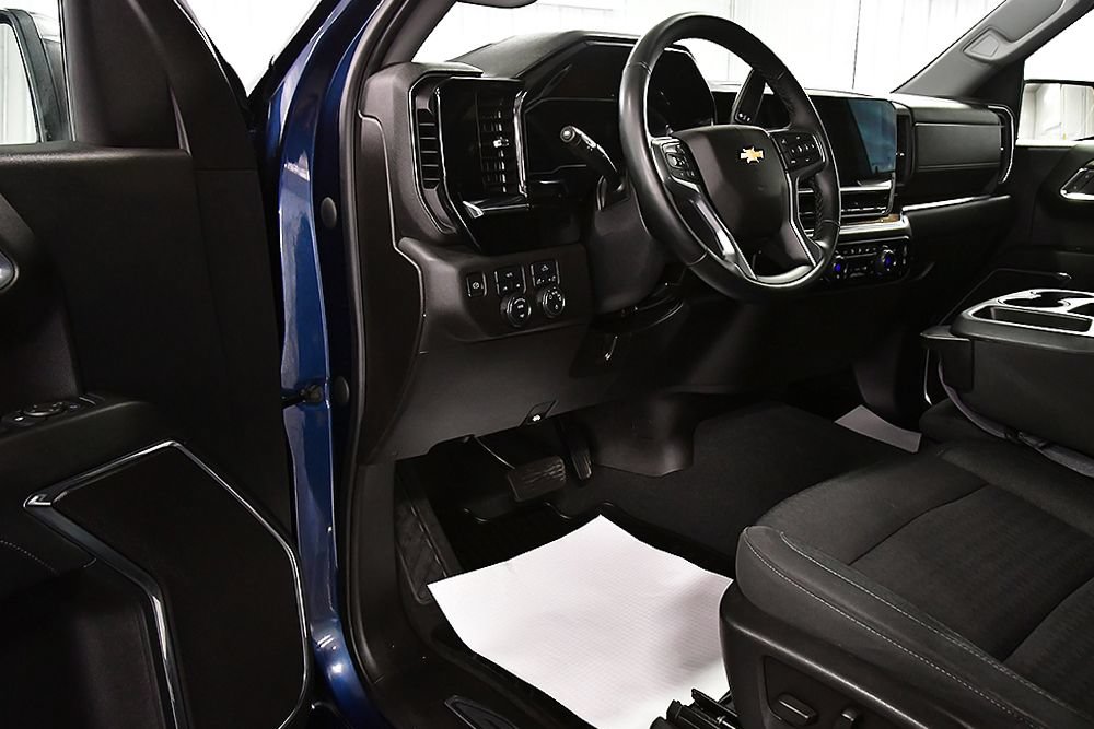 Used 2023 Chevrolet Silverado 1500 LT AWD/4WD image 16