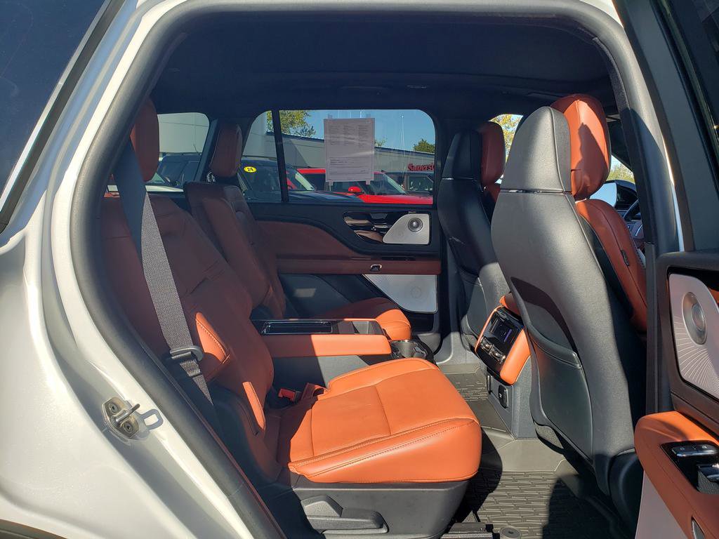 Used 2025 Lincoln Aviator Reserve w/ Equipment Group 201A image 18