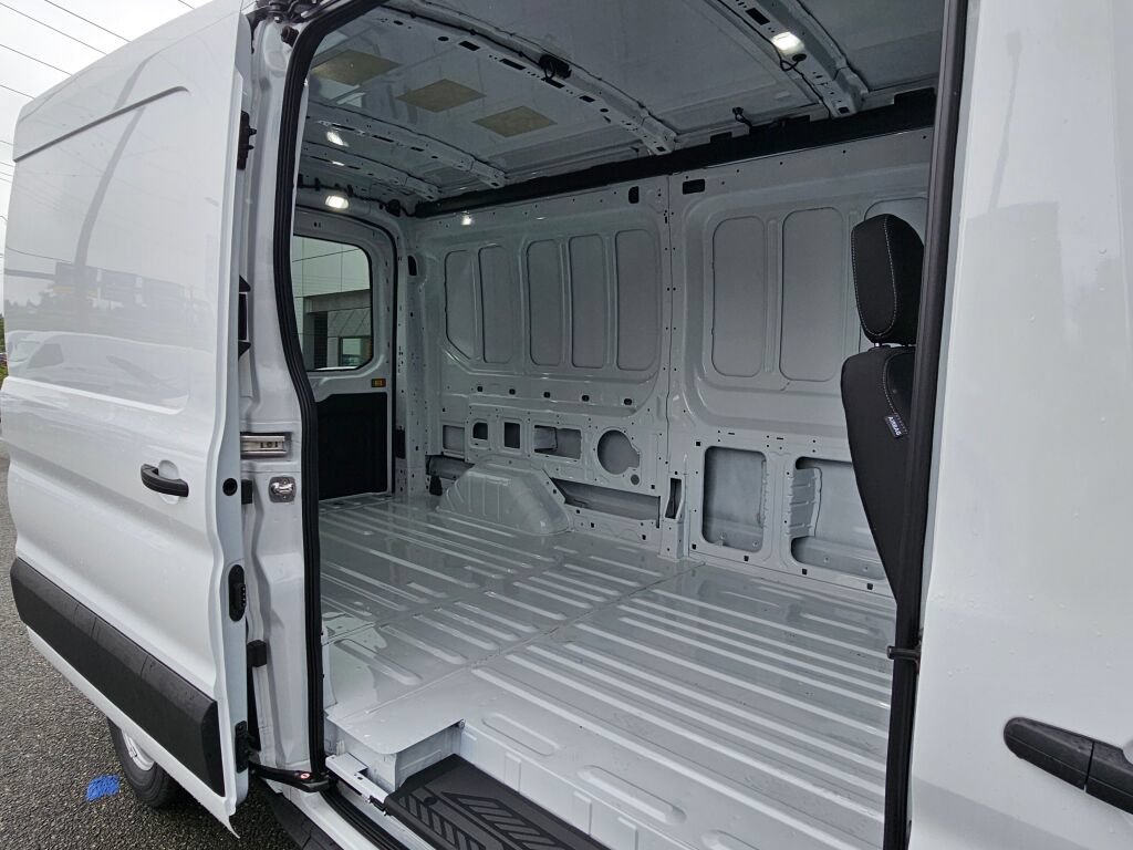 New 2026 Ford Transit 250 148 Medium Roof RWD image 13