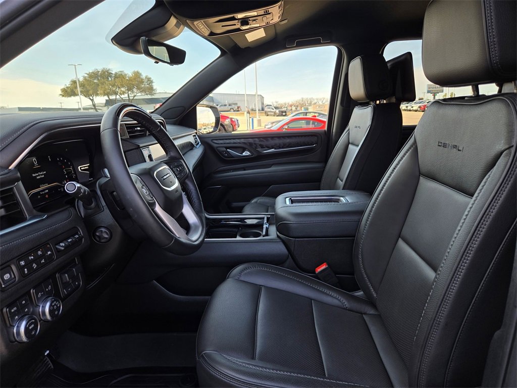 Used 2024 GMC Yukon XL Denali w/ Advanced Technology Package image 9