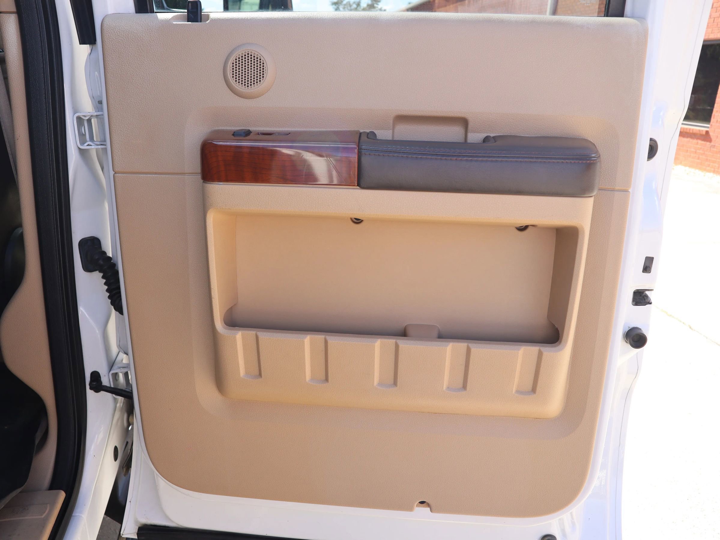 Used 2015 Ford F350 King Ranch w/ King Ranch w/Chrome Package image 32