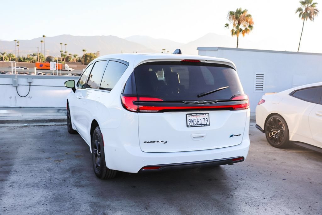 Used 2024 Chrysler Pacifica Limited FWD image 7