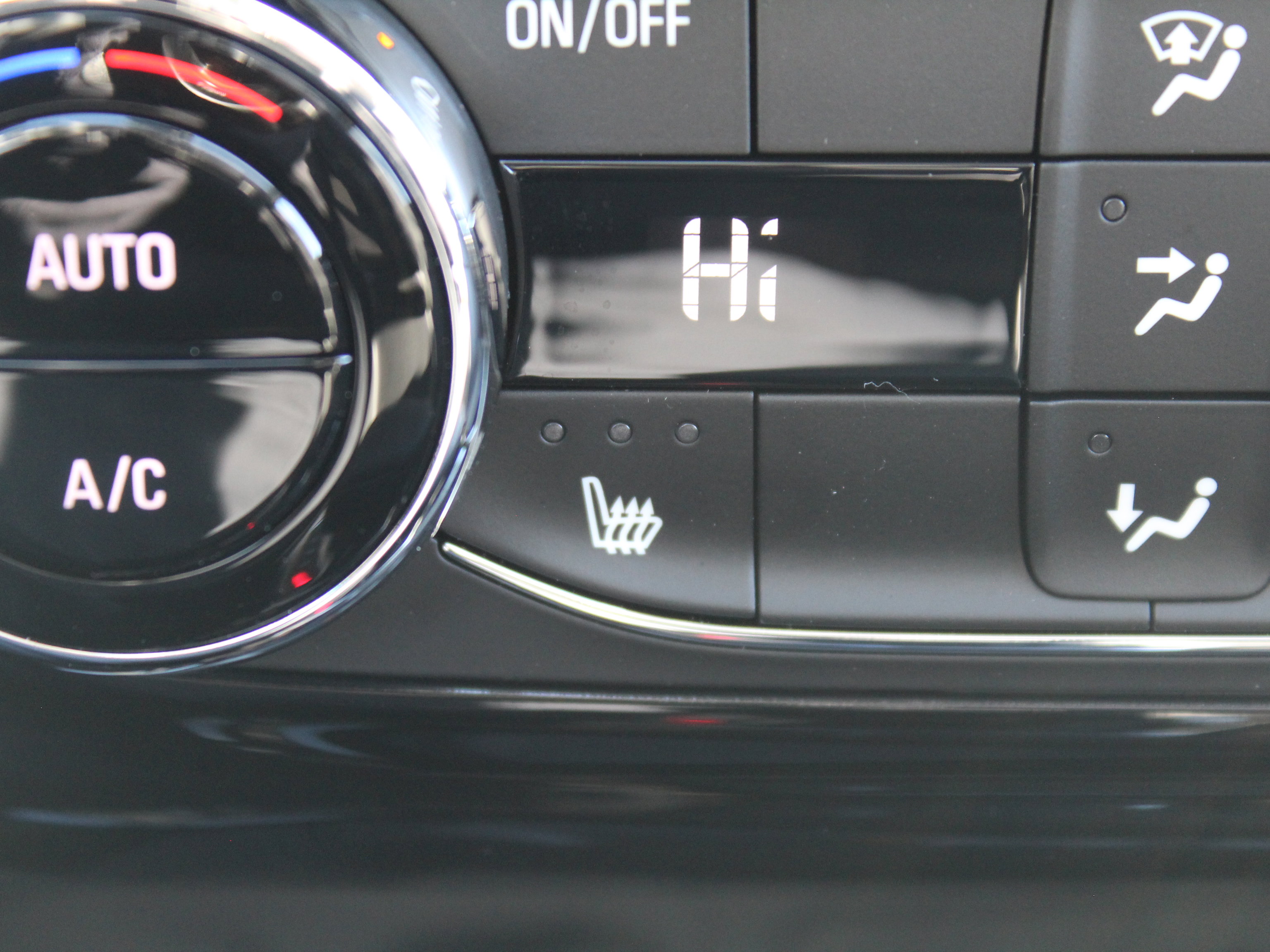 New 2026 Chevrolet Trax ACTIV w/ Sunroof Package image 14