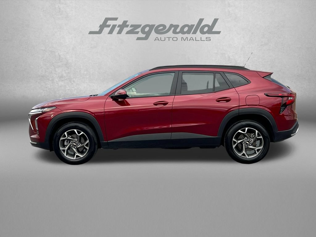 Used 2025 Chevrolet Trax LT FWD image 5