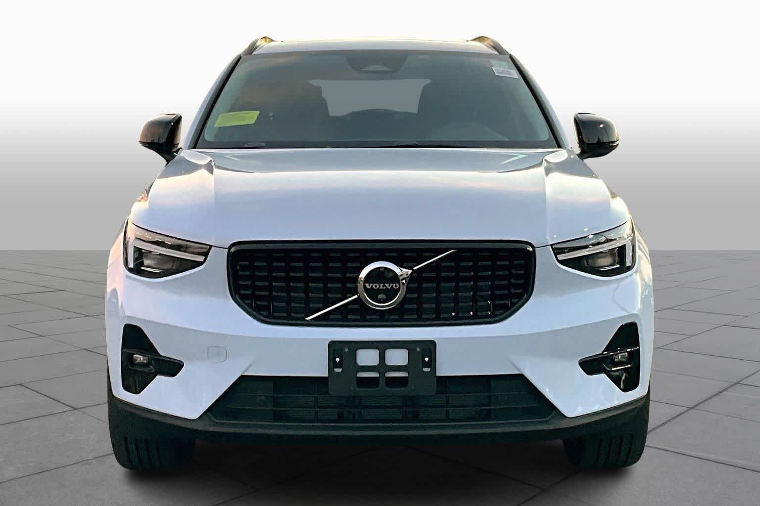 New 2026 Volvo XC40 B5 Plus w/ Protection Package Premier AWD/4WD video 2