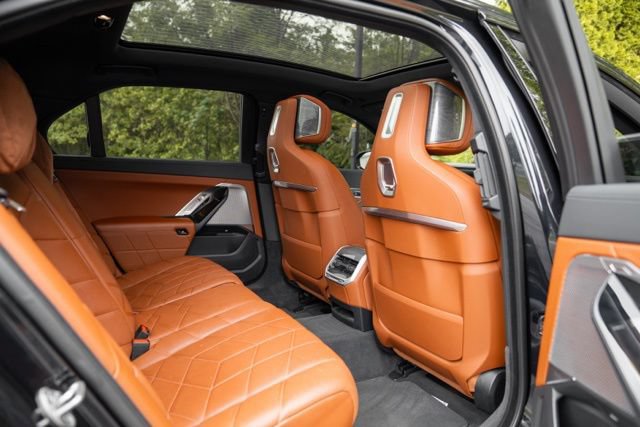Used 2023 BMW 740i w/ Luxury Rear Seating Package RWD image 37