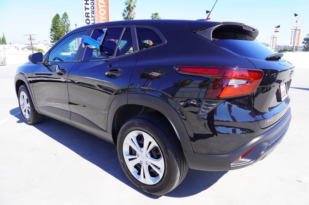 Used 2025 Chevrolet Trax LS image 5
