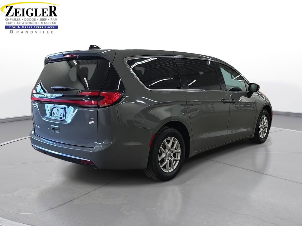 Certified 2023 Chrysler Pacifica Touring-L FWD image 5