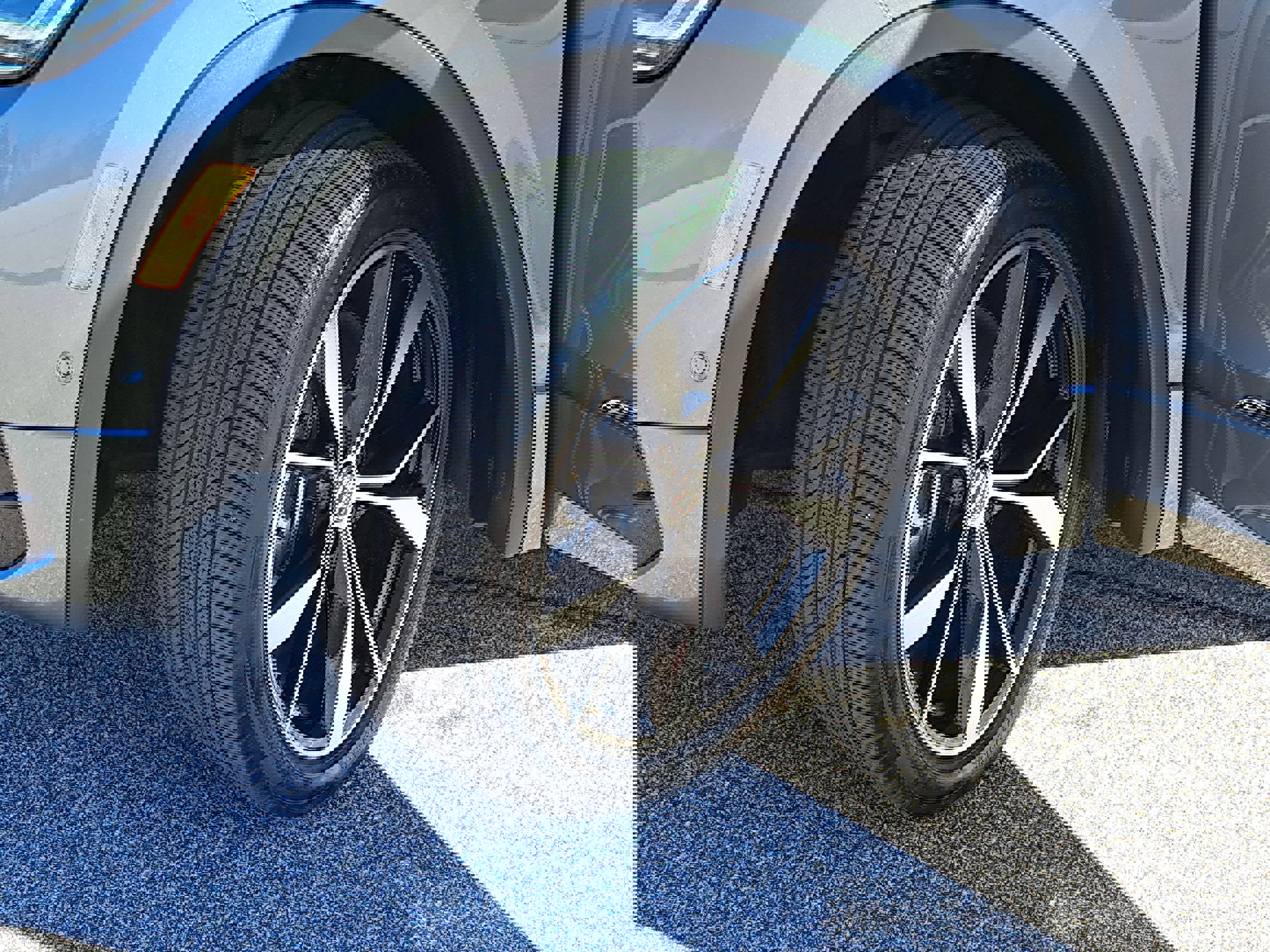 Certified 2024 Volkswagen Tiguan SEL R-Line image 31