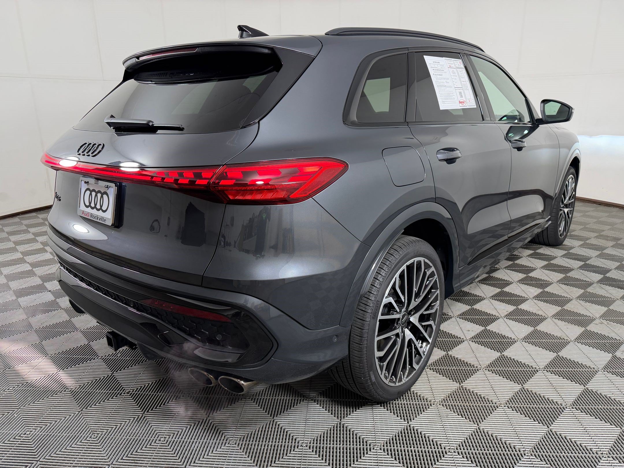 Certified 2025 Audi SQ5 Premium Plus w/ Premium Plus Package AWD/4WD image 9