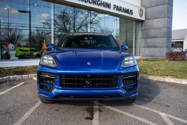 Used 2025 Porsche Cayenne GTS image 3