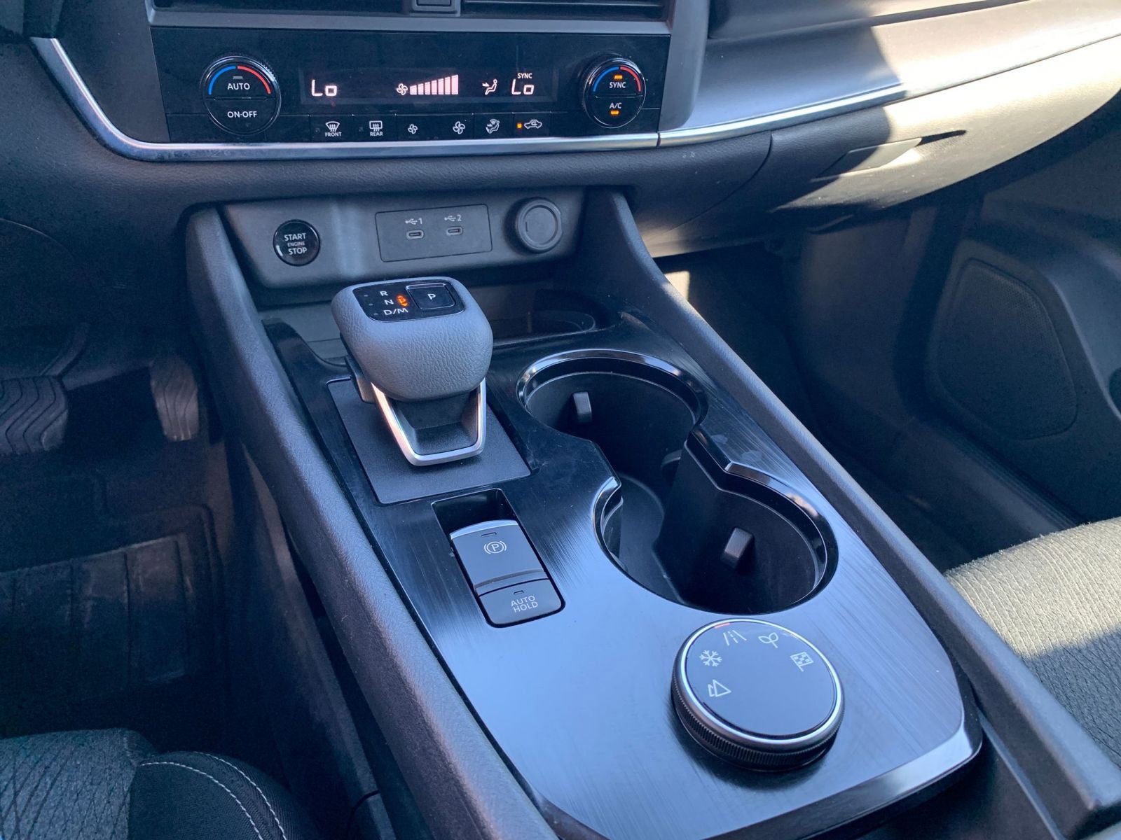 Used 2024 Nissan Rogue SV image 43