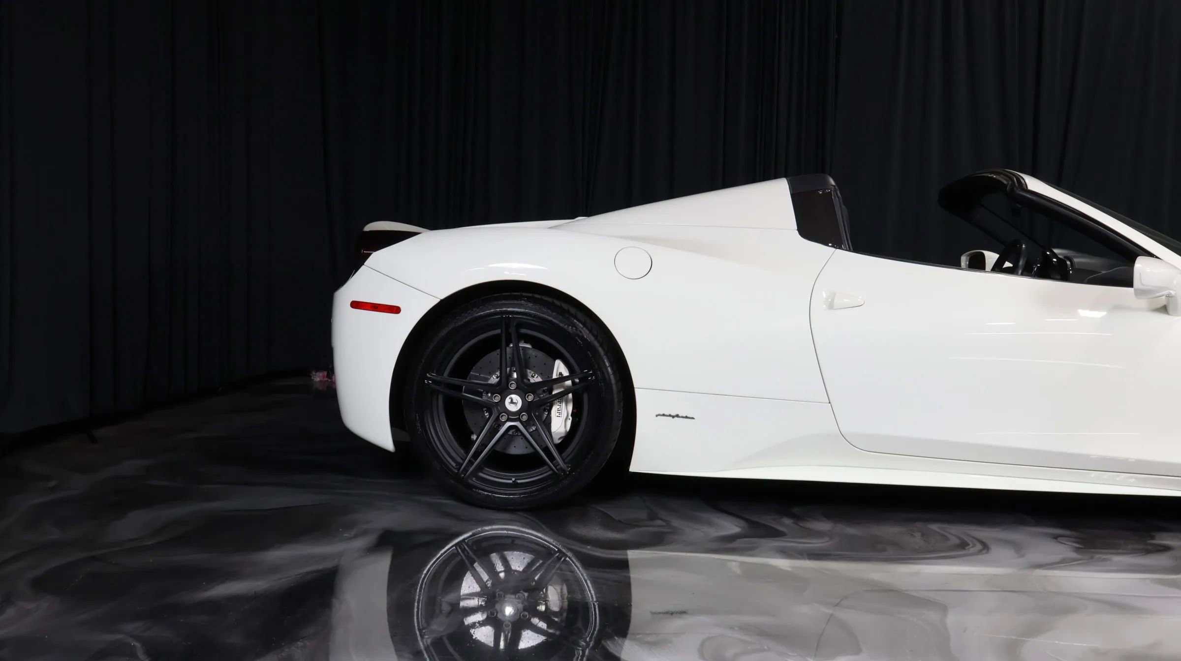 Used 2012 Ferrari 458 Spider RWD image 3