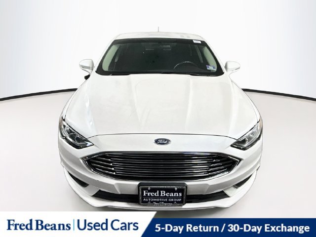 Used 2017 Ford Fusion SE w/ Fusion SE Technology Package FWD image 2