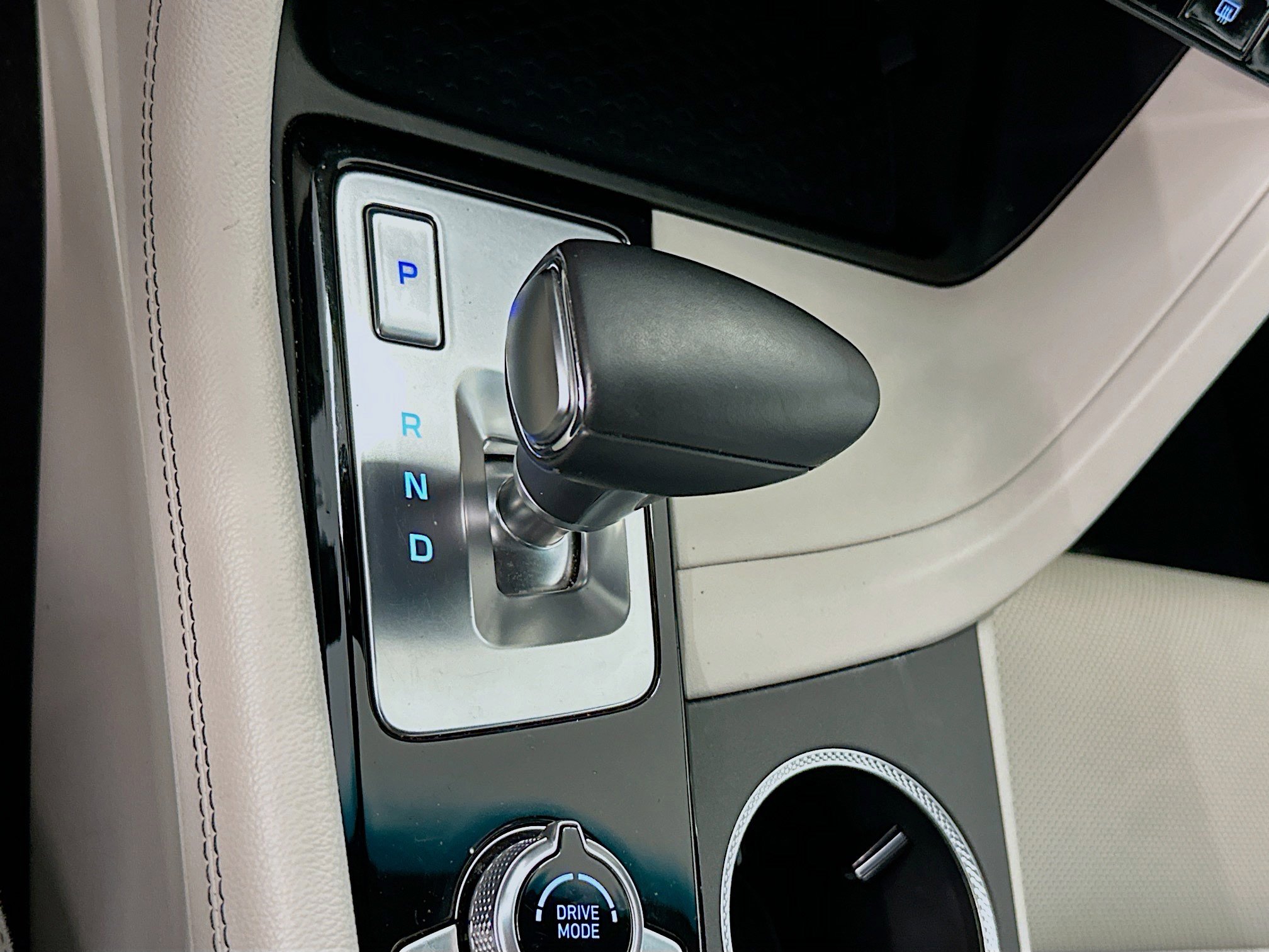 Used 2025 Genesis G70 2.5T image 25