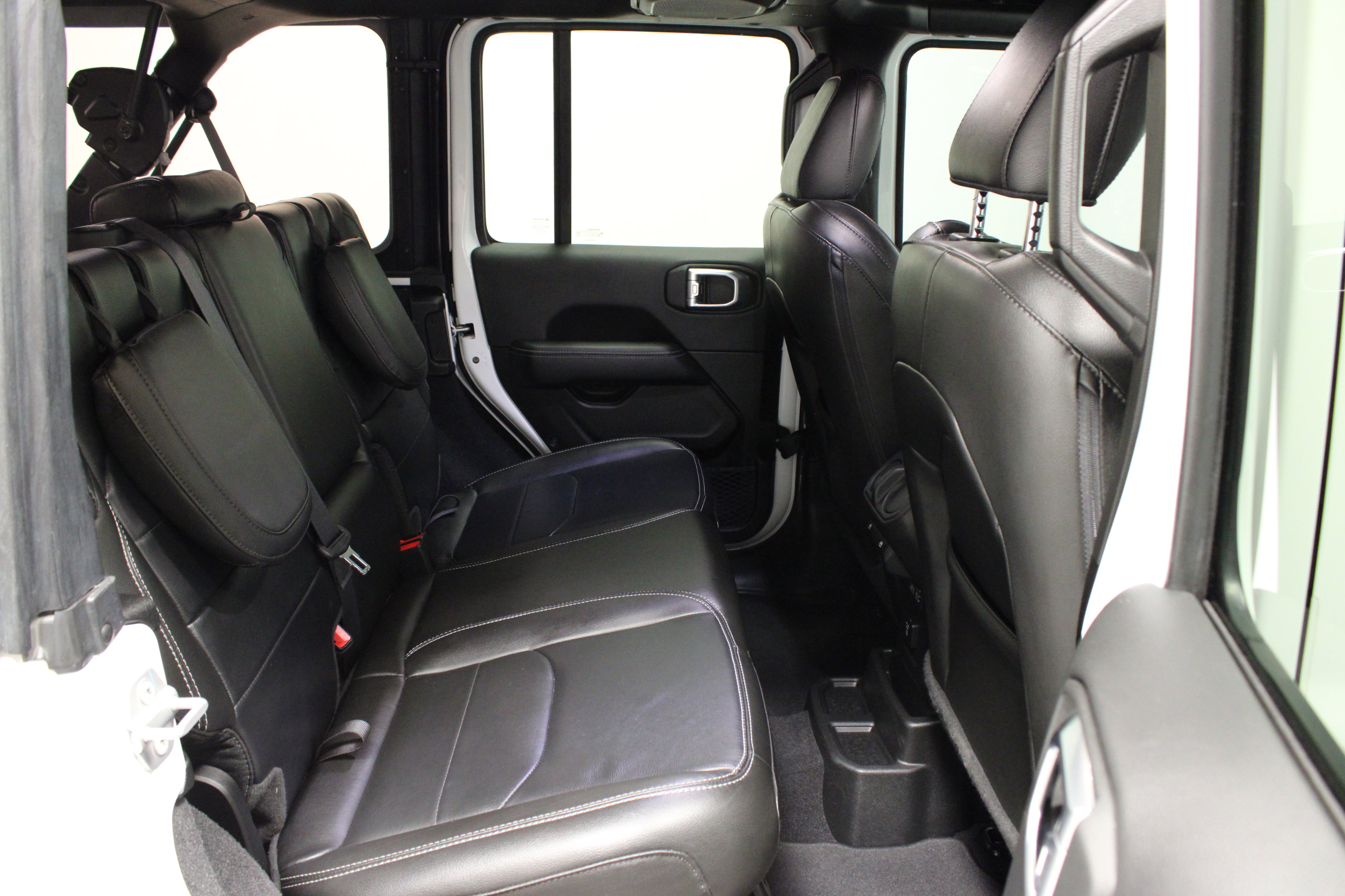 Used 2023 Jeep Wrangler Sahara image 15