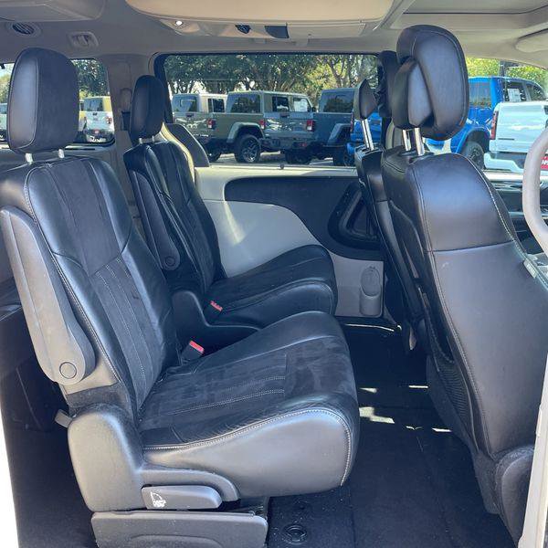 Used 2015 Chrysler Town & Country Limited FWD image 24
