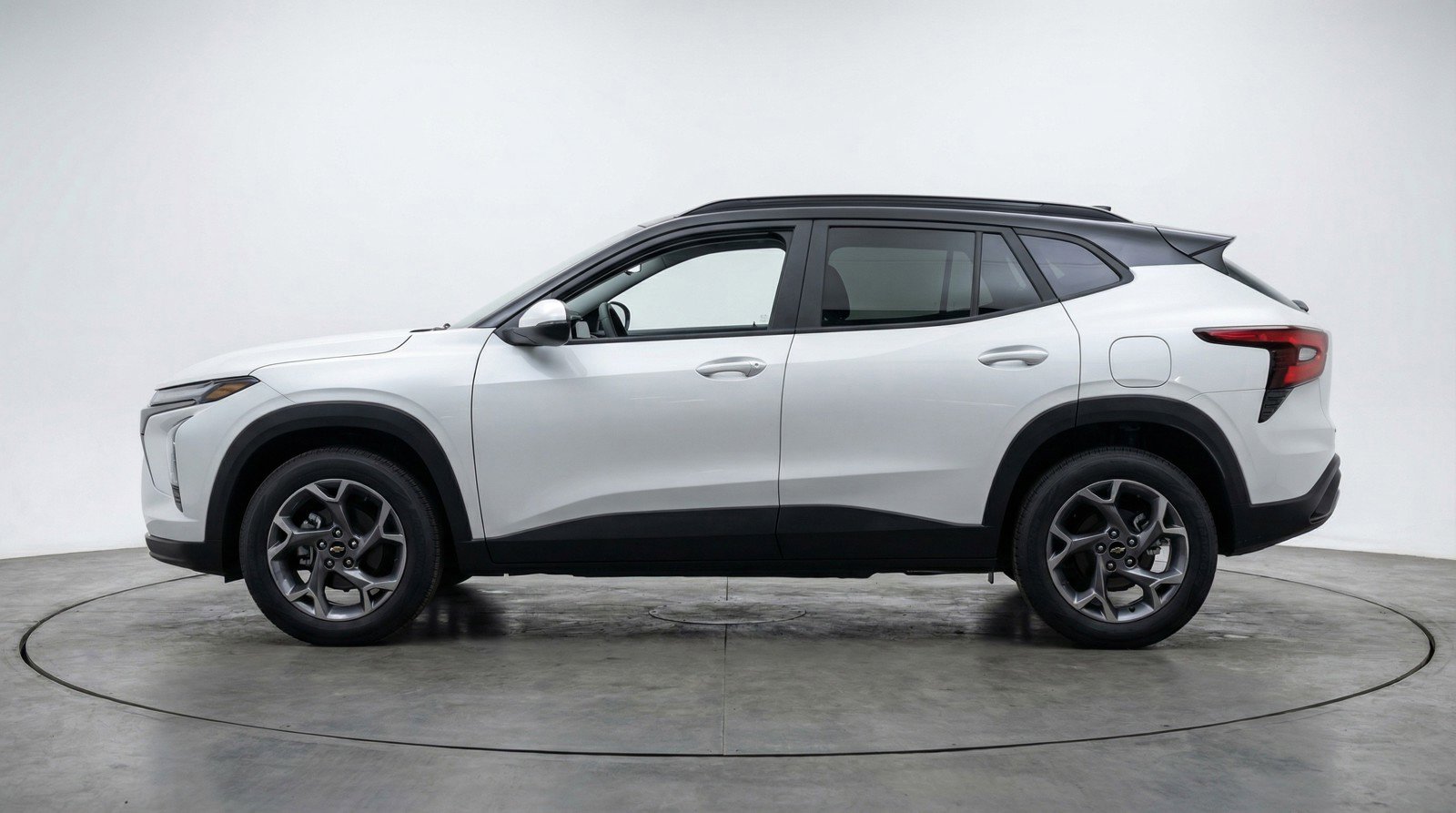 Used 2025 Chevrolet Trax LT FWD image 5