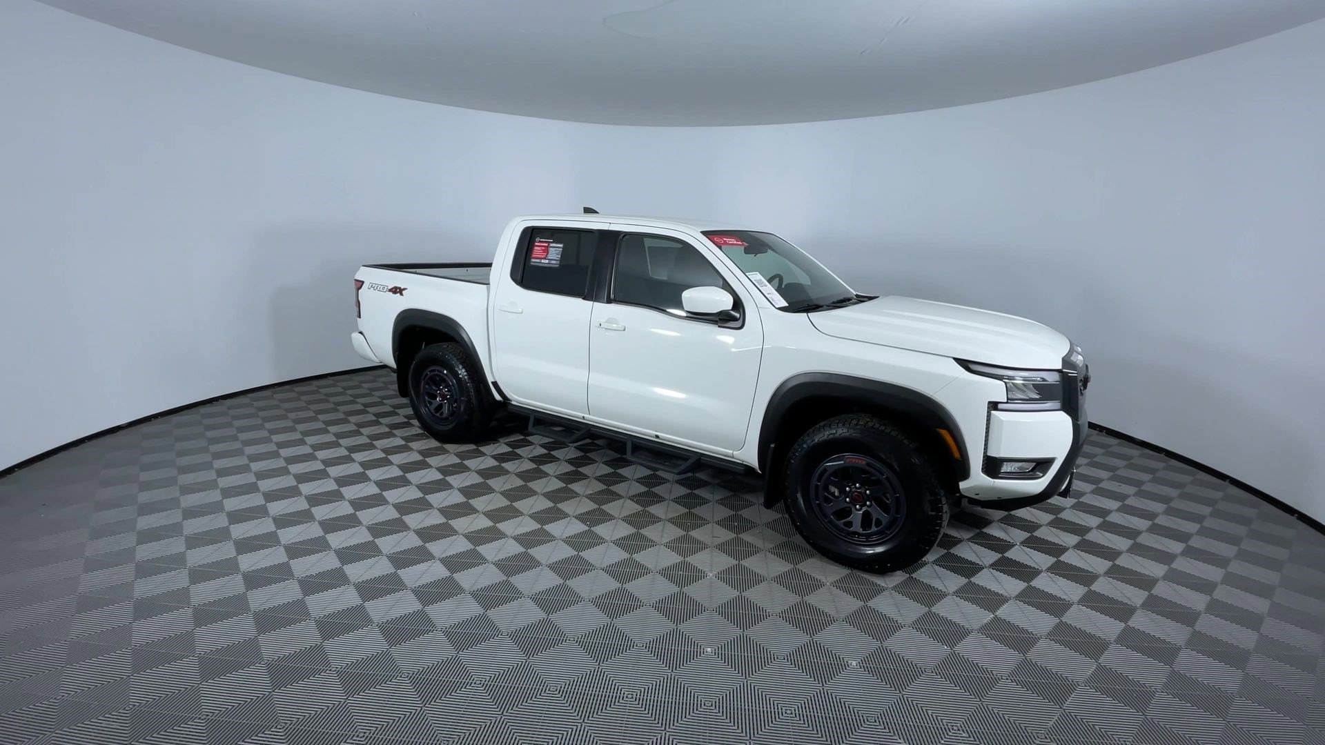 Certified 2025 Nissan Frontier PRO-4X image 2