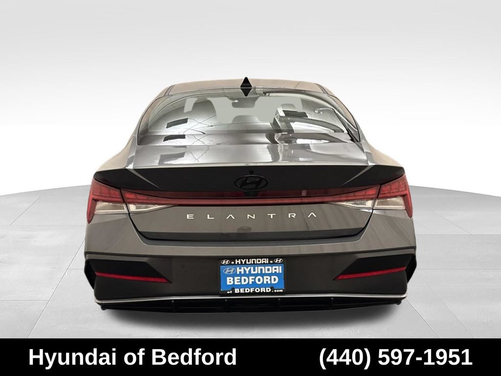Used 2024 Hyundai Elantra SEL w/ Convenience Package FWD image 6