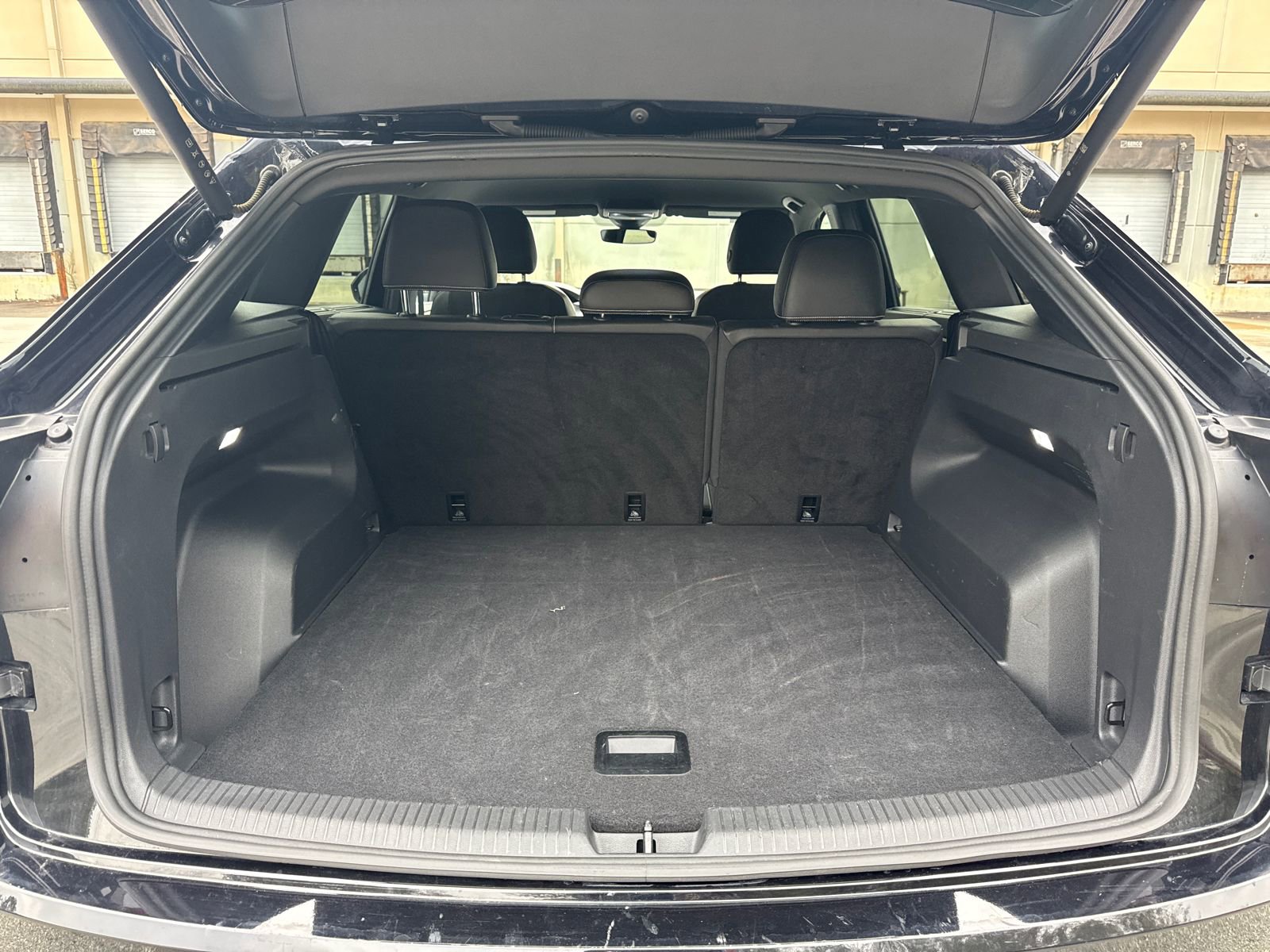 Used 2025 Volkswagen Atlas Cross Sport SE image 18