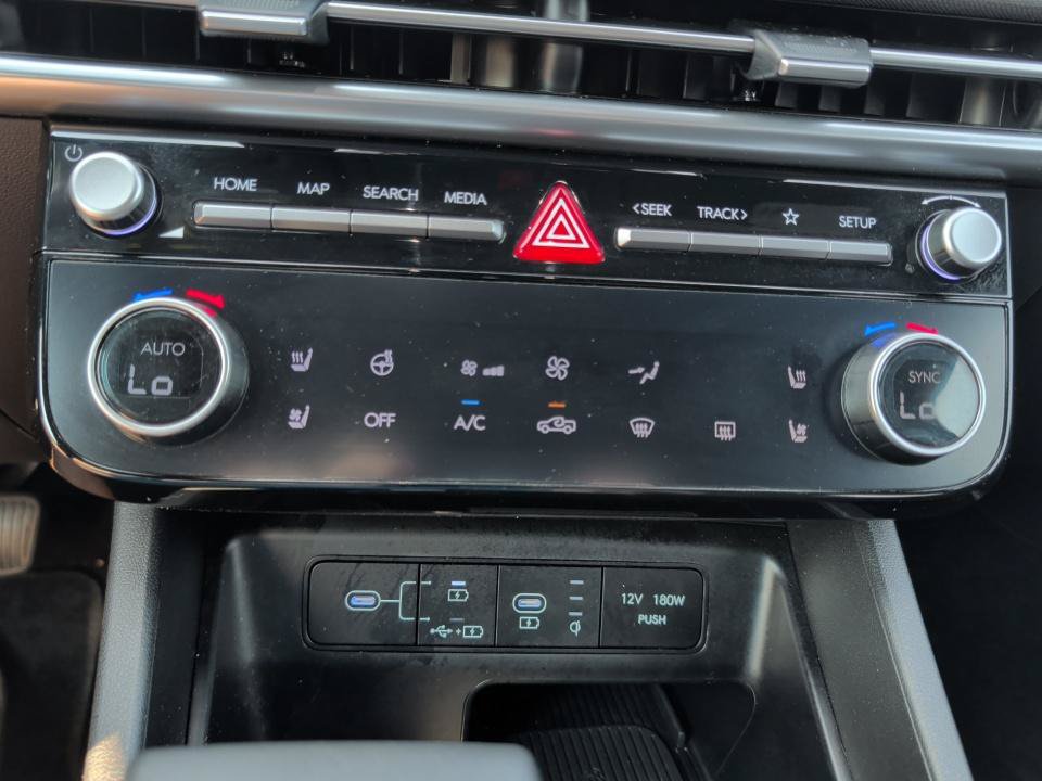 Certified 2026 Hyundai Santa Cruz Limited AWD/4WD image 18