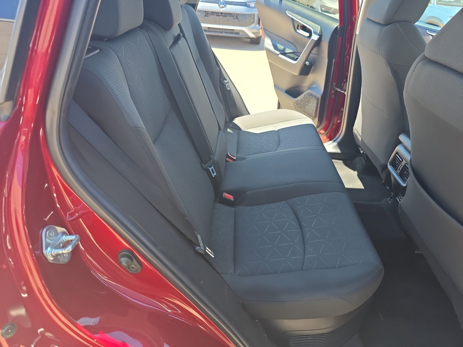 Used 2022 Toyota RAV4 XLE w/ XLE Grade Weather Package AWD/4WD image 18