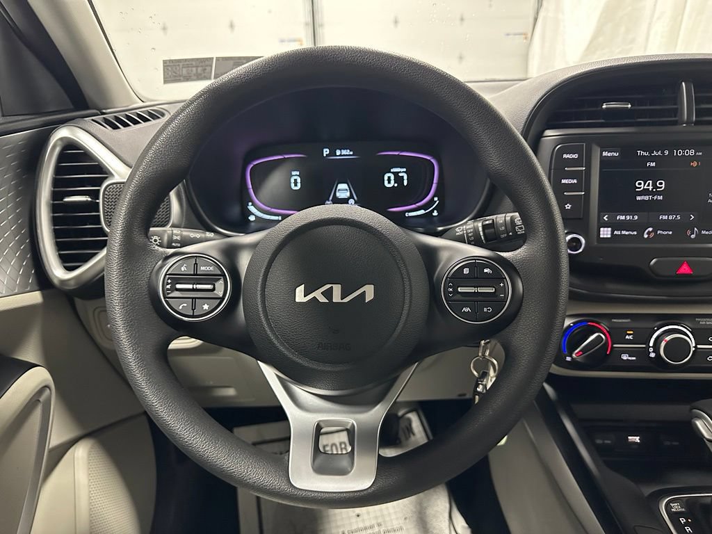 Used 2023 Kia Soul LX w/ LX Technology Package FWD image 18