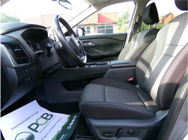 Used 2025 Nissan Rogue SV AWD/4WD image 3