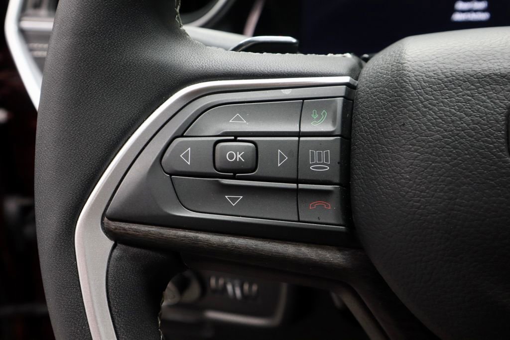 Used 2024 Jeep Grand Cherokee Limited w/ Luxury Tech Group II image 28