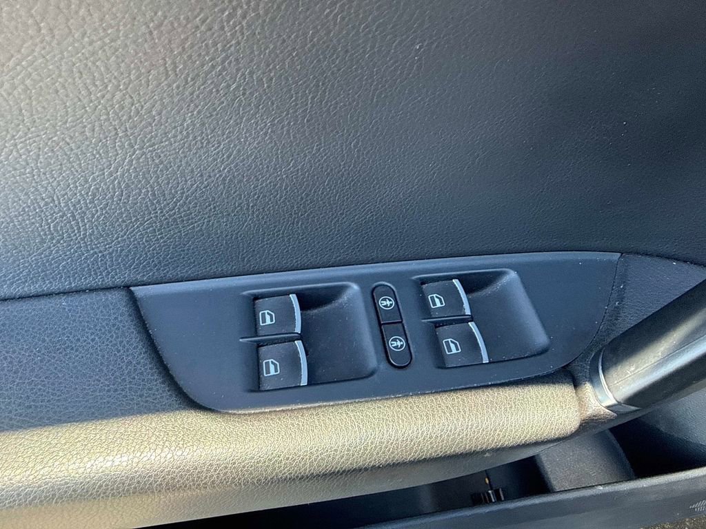 Used 2016 Volkswagen Touareg Sport image 21