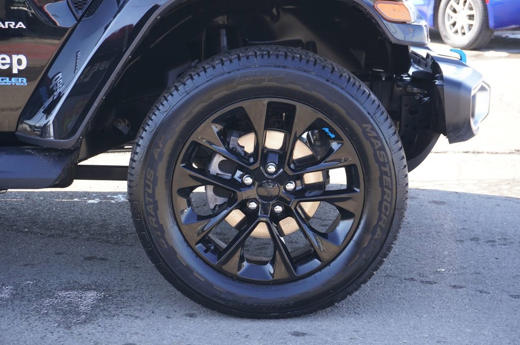 Used 2022 Jeep Wrangler Unlimited Sahara w/ Cold Weather Group image 13