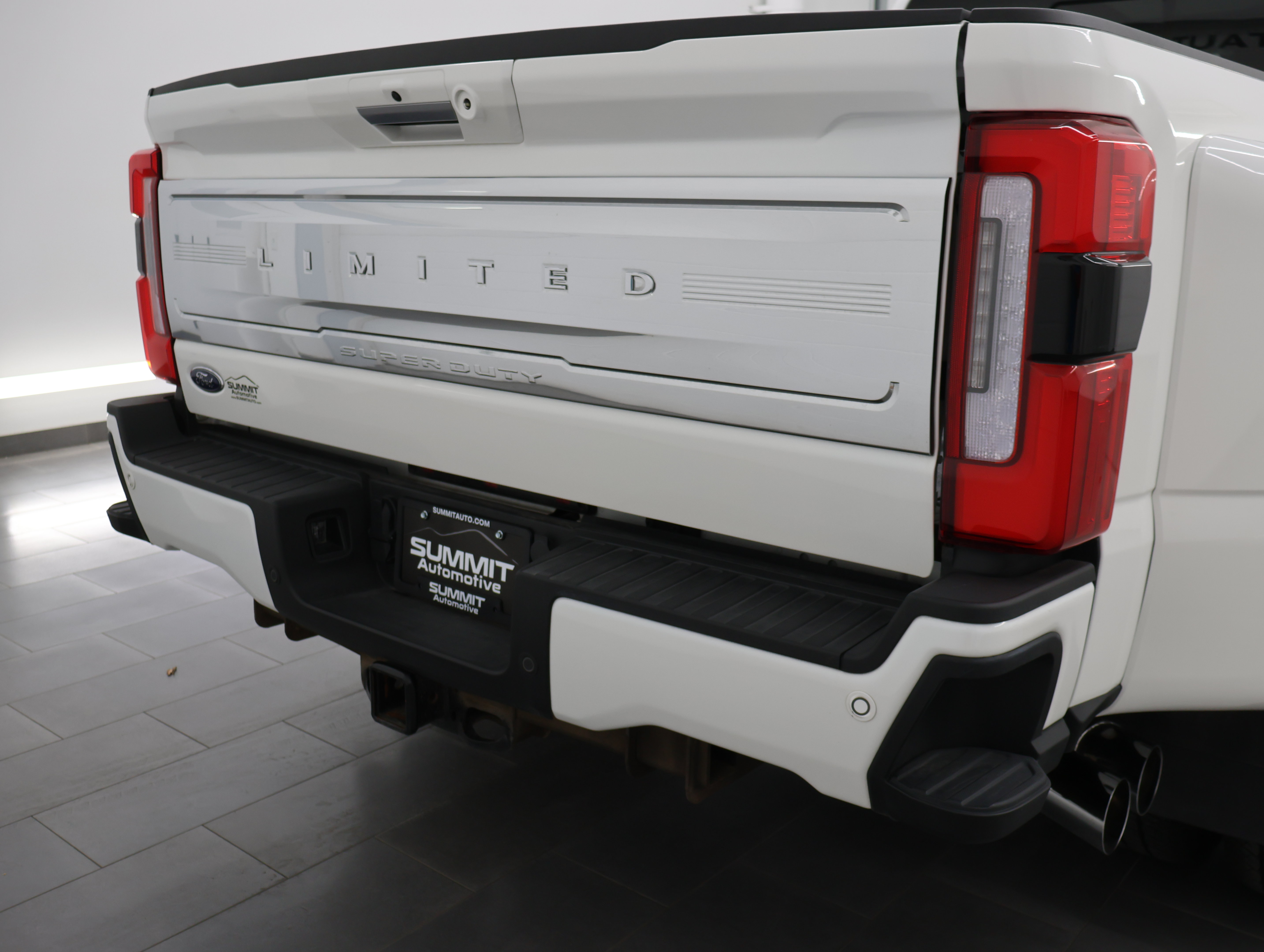 Used 2024 Ford F350 Limited w/ FX4 Off-Road Package AWD/4WD image 31