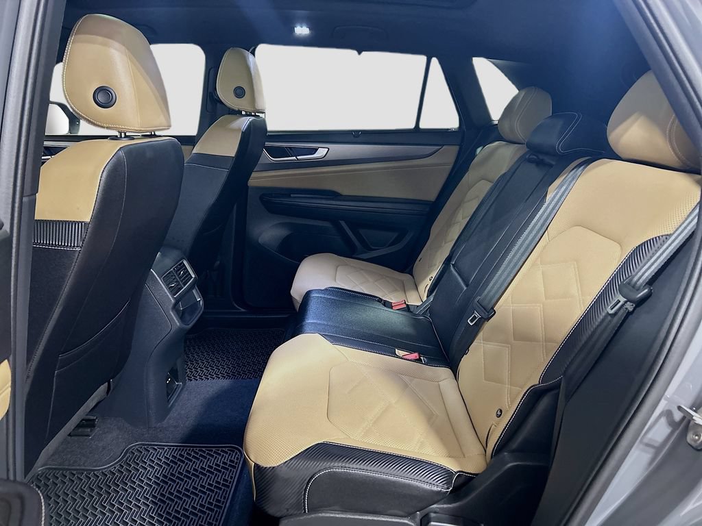 Used 2025 Volkswagen Atlas Cross Sport SE FWD image 21